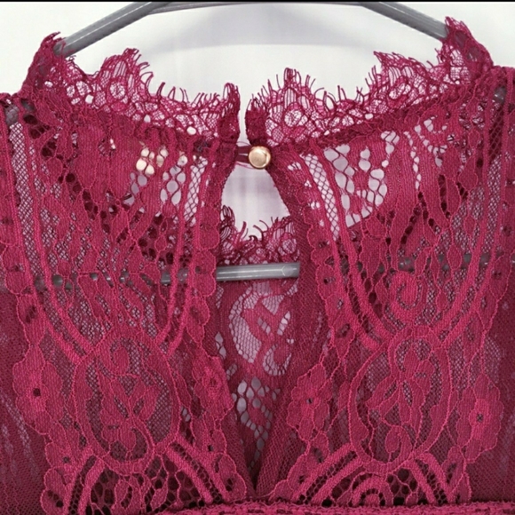 Eyeshadow Short Sleeve Lace Top Maroon Women's XS Keyhole Back Sheer Lined EUC - Picture 6 of 9